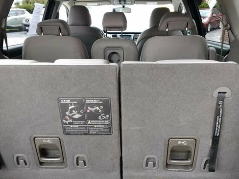 Used 2021 Kia Sedona LX FWD image 11