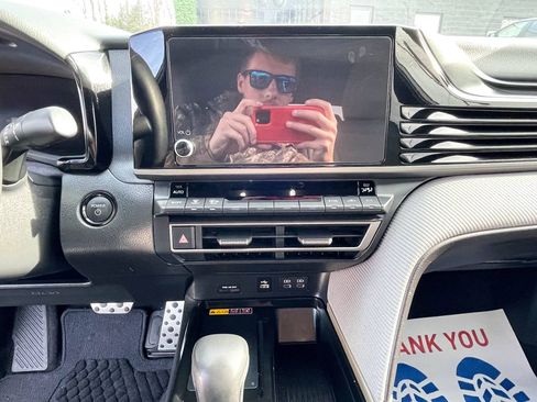 Used 2025 Toyota Camry SE image 12