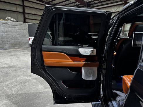 Used 2019 Lincoln Navigator Reserve image 15