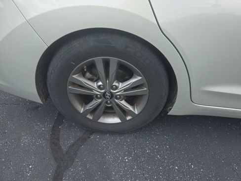 Used 2018 Hyundai Elantra SEL FWD image 10