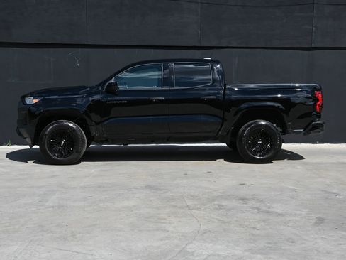 Used 2024 Chevrolet Colorado W/T w/ Safety Package image 8