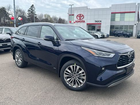 New 2026 Toyota Highlander Platinum AWD/4WD image 1