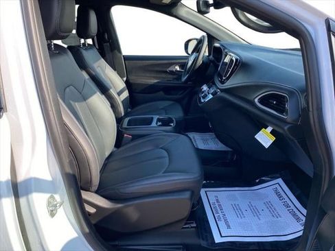 New 2026 Chrysler Pacifica Select image 42