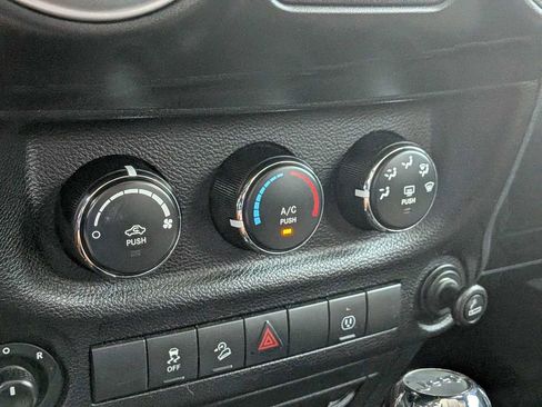 Used 2016 Jeep Wrangler Unlimited Rubicon w/ Connectivity Group AWD/4WD image 20