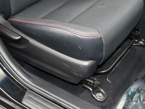 Used 2016 Toyota Camry SE image 39