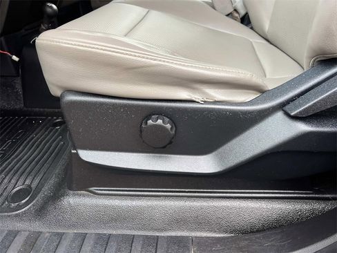 Used 2017 Ford F550 4x4 Regular Cab Super Duty image 19