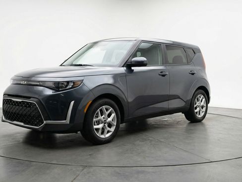 Used 2025 Kia Soul LX w/ LX Technology Package image 3