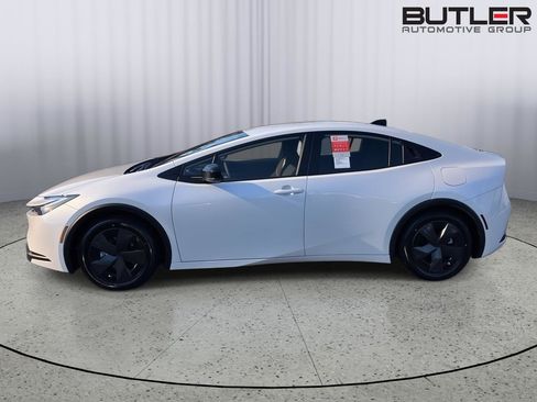 New 2026 Toyota Prius Plug-In Hybrid FWD image 2