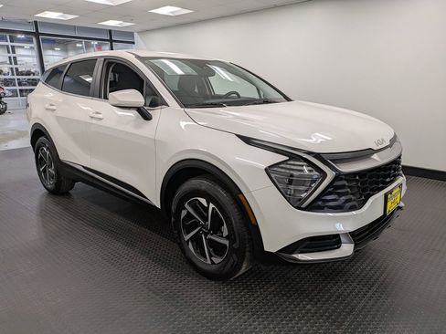 Certified 2024 Kia Sportage LX image 3