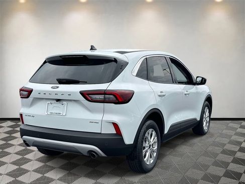 Used 2023 Ford Escape Active w/ Tech Pack #1 AWD/4WD image 4