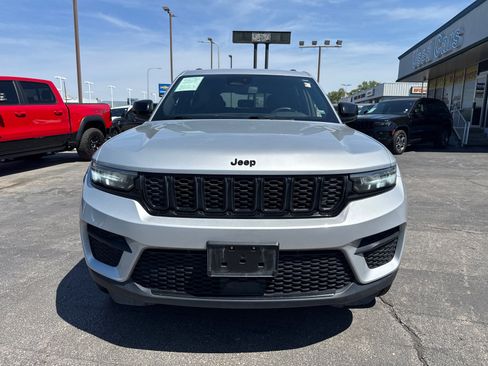 Used 2024 Jeep Grand Cherokee Altitude AWD/4WD image 2
