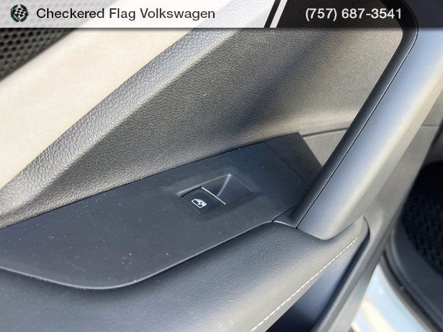 Used 2025 Volkswagen Tiguan SE FWD image 24