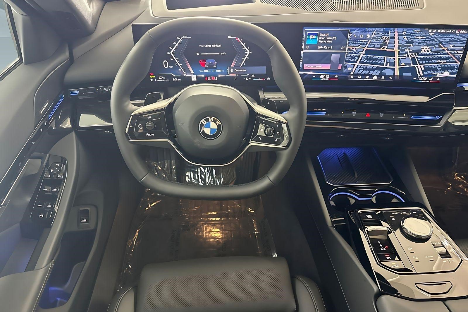 Used 2026 BMW 530i w/ Premium Package RWD image 32