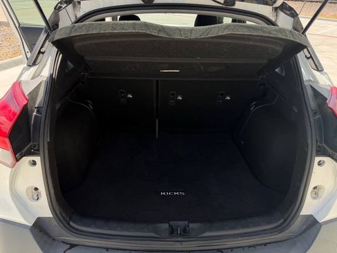 Used 2019 Nissan Kicks SV FWD image 12