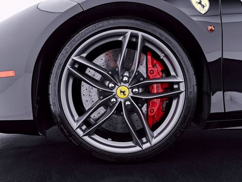 Used 2018 Ferrari 488 Spider RWD image 3