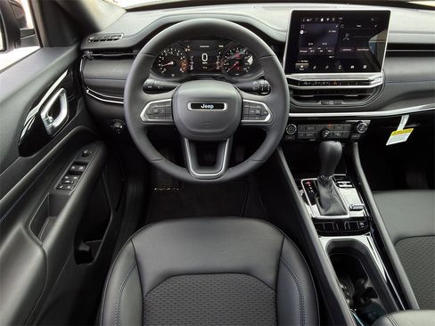 New 2026 Jeep Compass Latitude image 11
