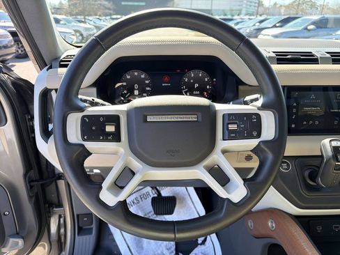 Used 2023 Land Rover Defender 110 SE image 22