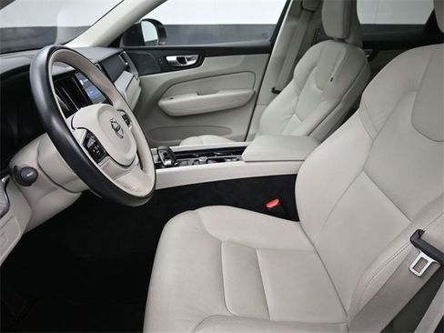 Used 2024 Volvo XC60 B5 Plus image 17