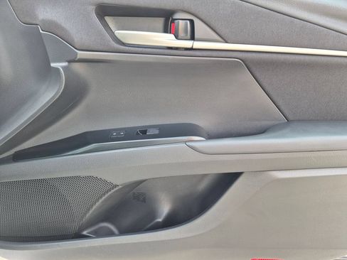 Used 2025 Toyota Camry LE FWD image 30