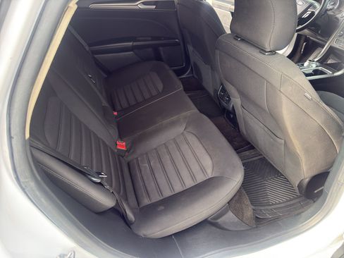 Used 2018 Ford Fusion SE w/ Fusion SE Technology Package FWD image 17