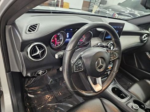 Used 2018 Mercedes-Benz GLA 250 4MATIC w/ Premium Package image 7