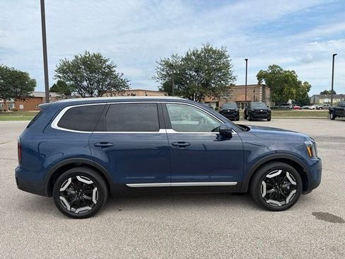 Used 2023 Kia Telluride EX w/ EX Captain's Chair Package AWD/4WD image 12