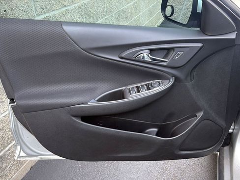 Used 2018 Chevrolet Malibu LT FWD image 4