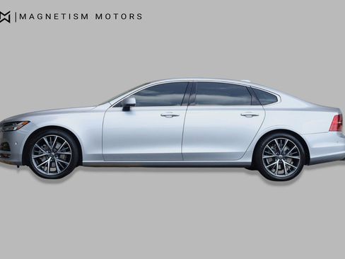 Used 2018 Volvo S90 T5 Momentum w/ Convenience Package FWD image 2