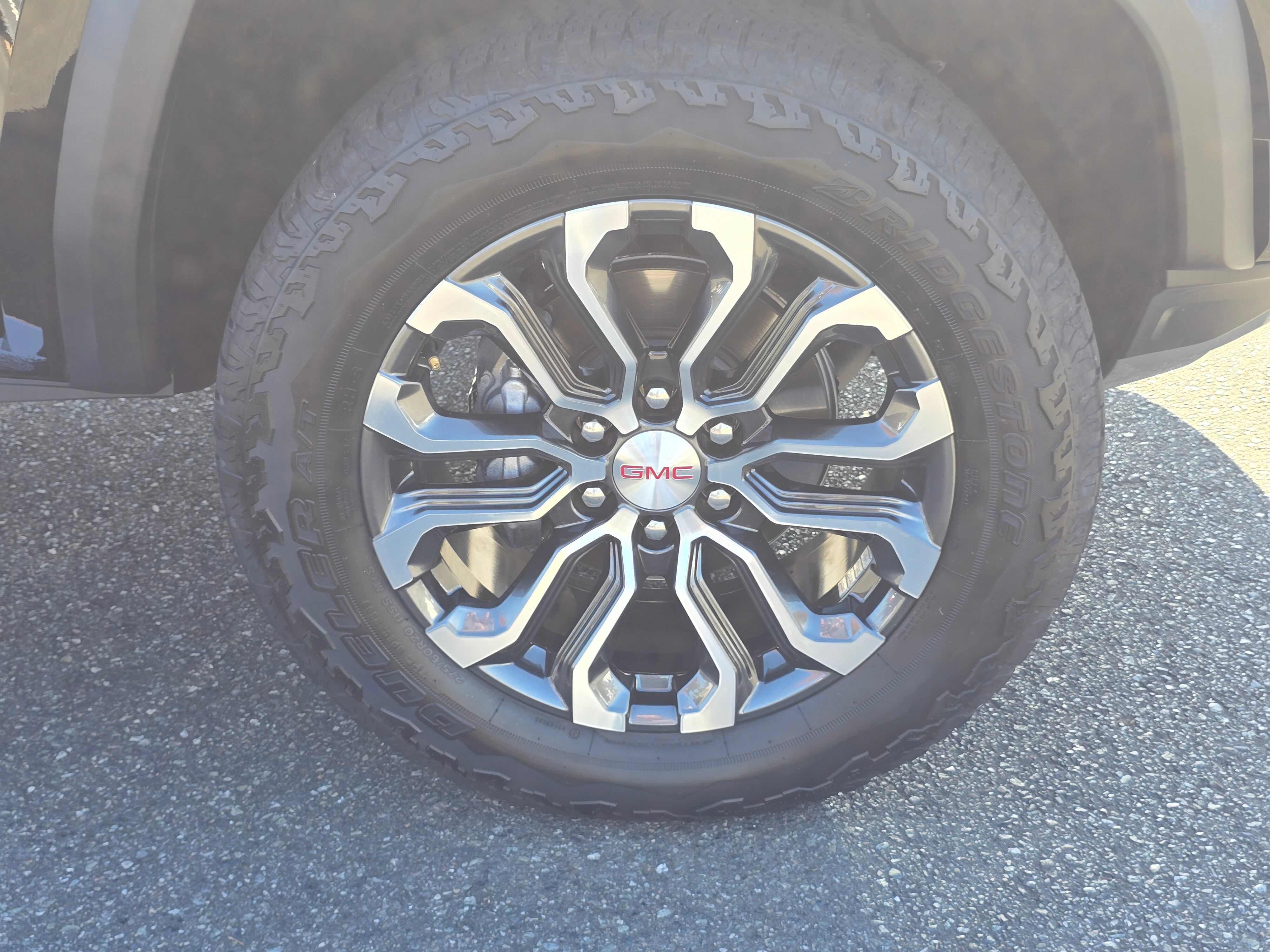 Used 2023 GMC Canyon Denali w/ Denali Black Edition AWD/4WD image 9