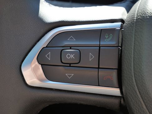 Used 2024 Jeep Compass Latitude image 32