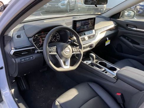 New 2025 Nissan Altima 2.5 SR image 12
