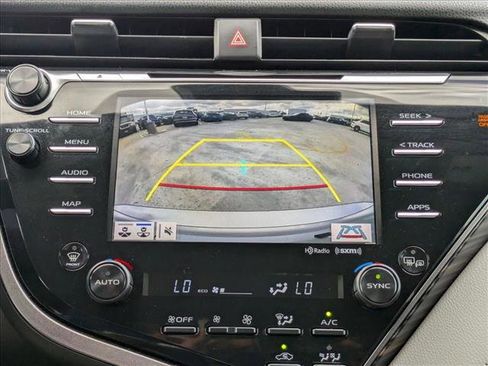 Used 2020 Toyota Camry XLE image 14