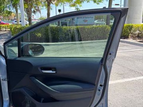 Used 2020 Toyota Corolla LE FWD image 14