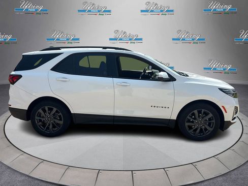 Used 2022 Chevrolet Equinox RS w/ Infotainment Package image 2