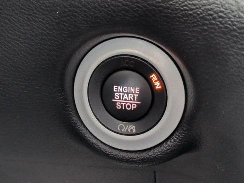 Used 2025 Chrysler Pacifica Select FWD image 26