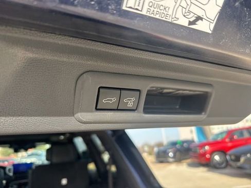 Used 2023 Toyota Sequoia Platinum image 9