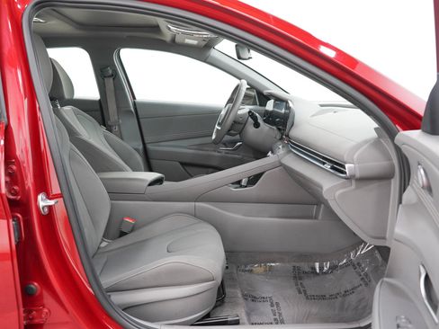 Used 2025 Hyundai Elantra SEL FWD image 11