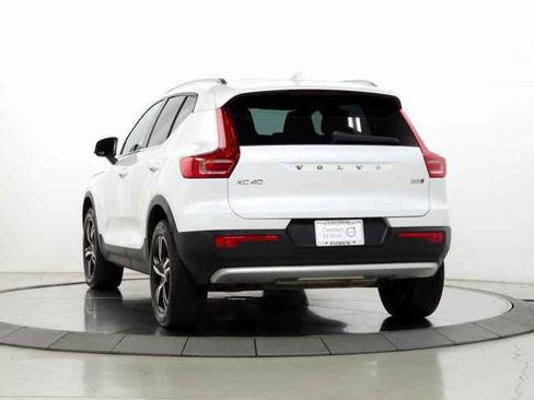 Used 2025 Volvo XC40 B5 Core image 6