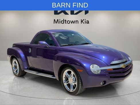 Used 2004 Chevrolet SSR w/ Preferred Equipment Group RWD image 28
