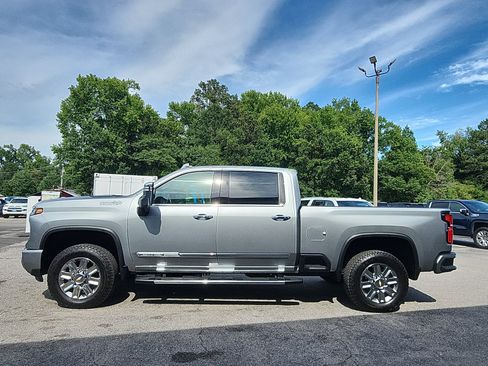 Used 2024 Chevrolet Silverado 2500 High Country w/ High Country Premium Package AWD/4WD image 2