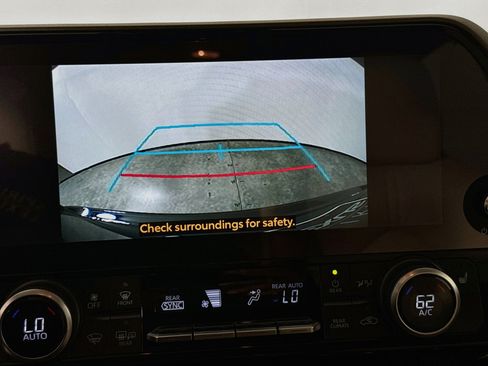 Used 2023 Toyota Highlander XLE AWD/4WD image 16