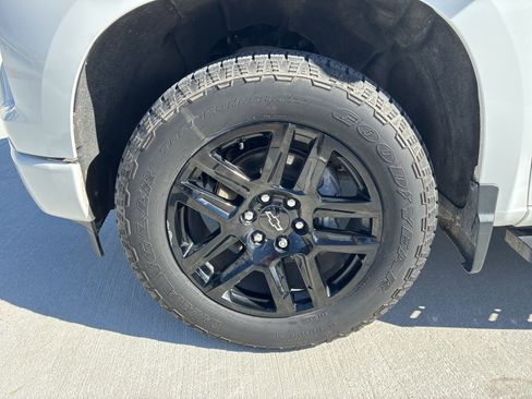 Used 2022 Chevrolet Silverado 1500 Custom image 12