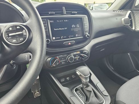 Used 2023 Kia Soul LX w/ LX Technology Package FWD image 29