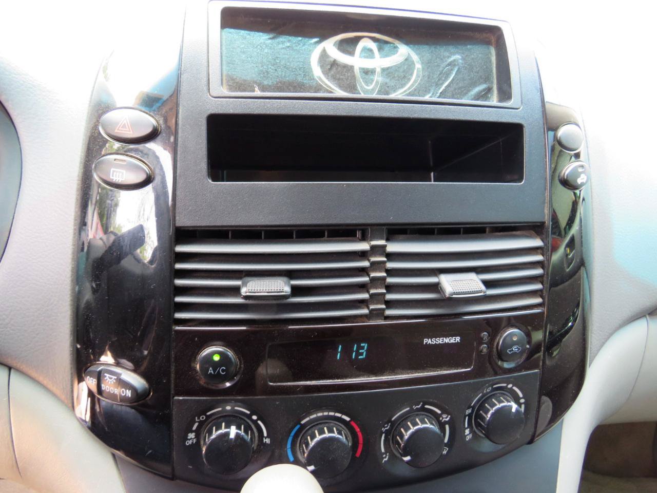 Used 2005 Toyota Sienna LE FWD image 14