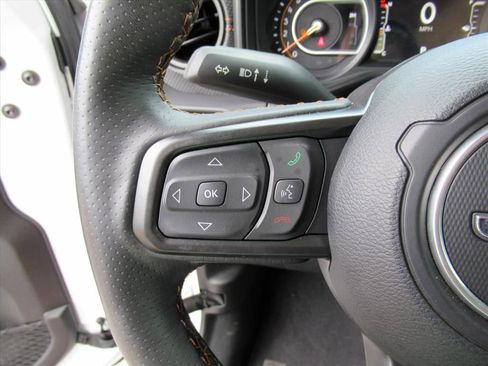 Certified 2024 Jeep Gladiator Mojave w/ Technology Group image 20