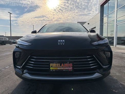 Used 2024 Buick Envista Preferred image 2