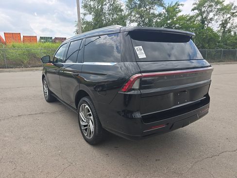 Used 2025 Lincoln Navigator Reserve AWD/4WD image 16
