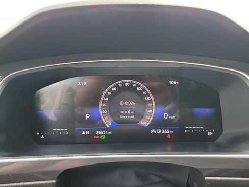 Used 2023 Volkswagen Tiguan SE w/ Panoramic Sunroof Package FWD image 30