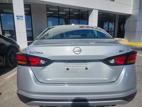 Used 2024 Nissan Altima 2.5 SV image 3
