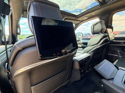 Used 2022 Jeep Grand Wagoneer Series III w/ Rear Seat Video Group 1 AWD/4WD image 29